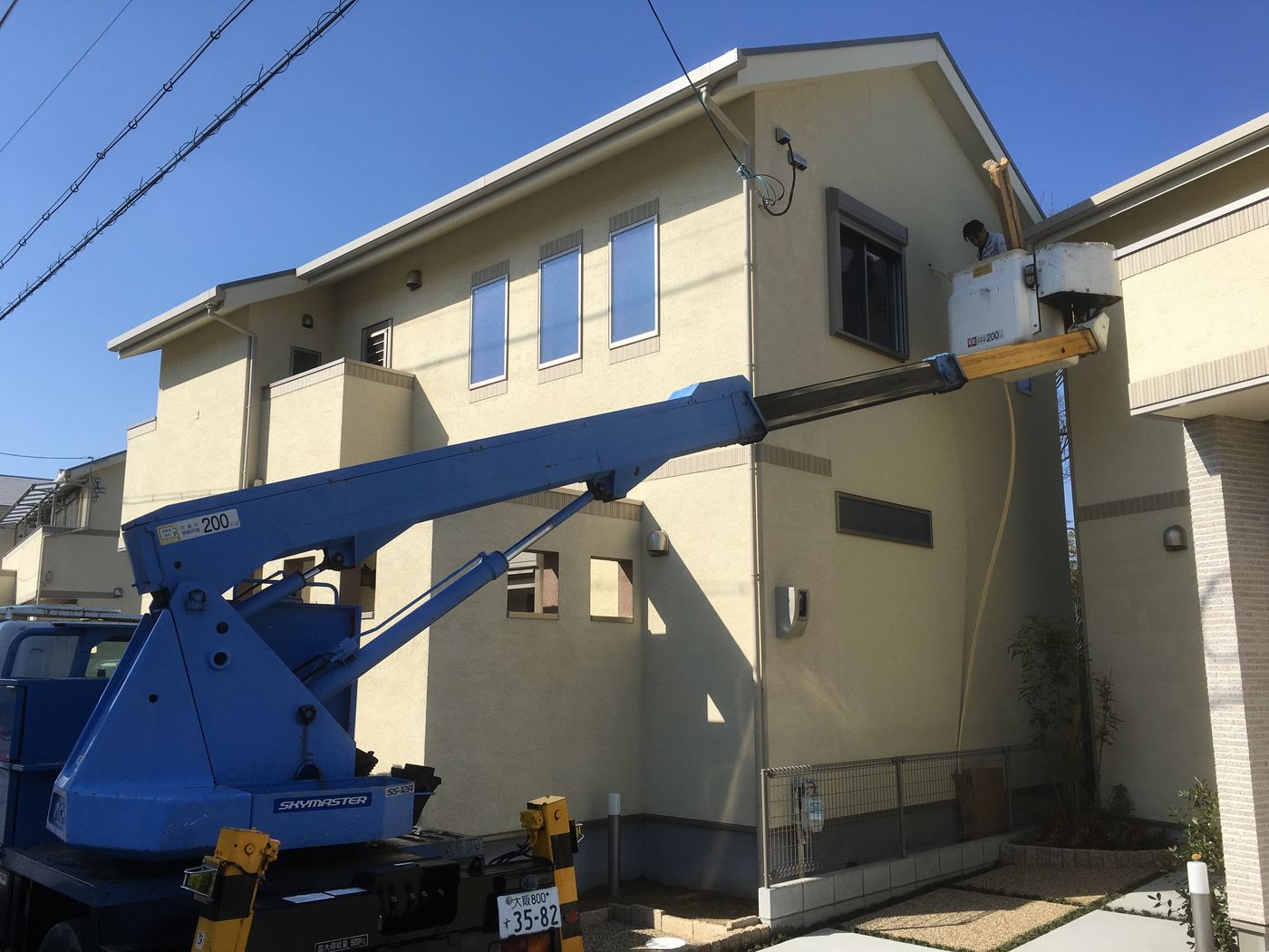 高所作業車によるエアコン設置